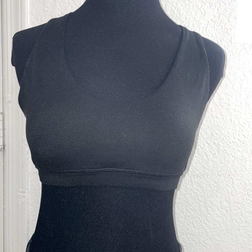 Sports Bra / Black/ size M (34C/36B)